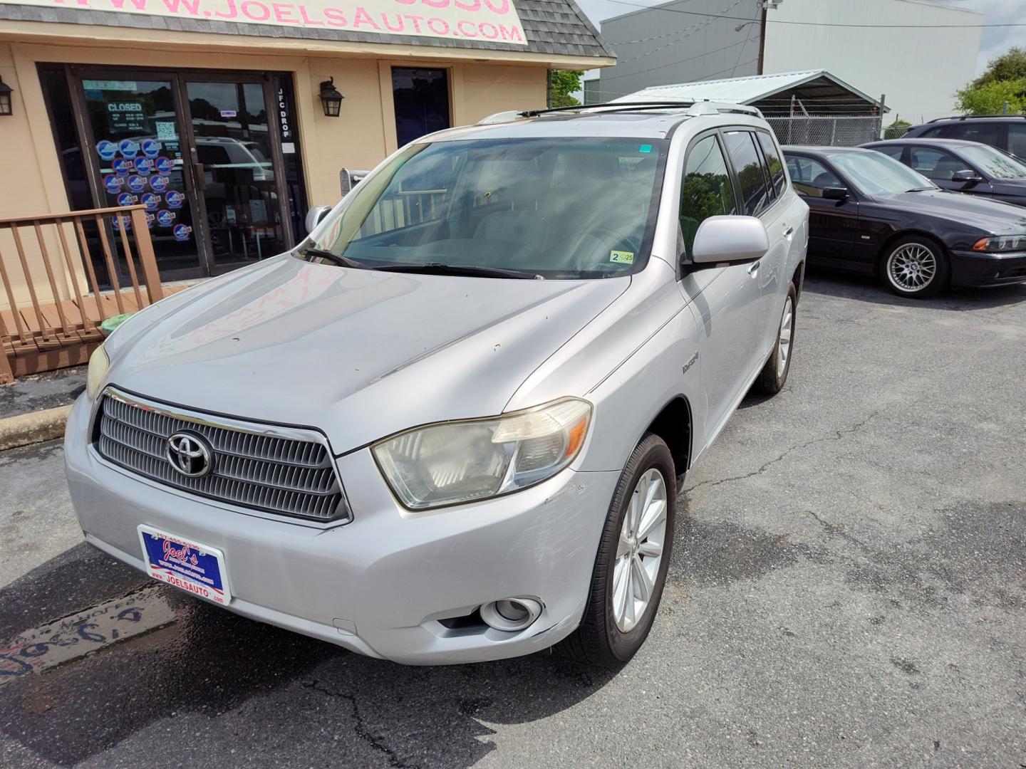 2008 Silver /Gray Toyota Highlander Hybrid (JTEEW44A182) with an 3.3 V6 engine, CVT transmission, located at 5700 Curlew Drive, Norfolk, VA, 23502, (757) 455-6330, 36.841885, -76.209412 - - Photo#5